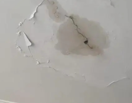 扎鲁特阳台漏水维修公司分享下屋面防水工程质量问题原因分析